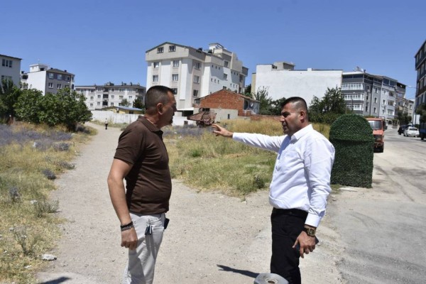 Karacabey Belediyesi mahallelerin sorunlarını yerinde tespit ediyor