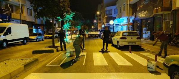 Karacabey Belediyesi’nden yaya güvenliğine büyük önem: İlçe genelinde yaya geçitleri yenilendi