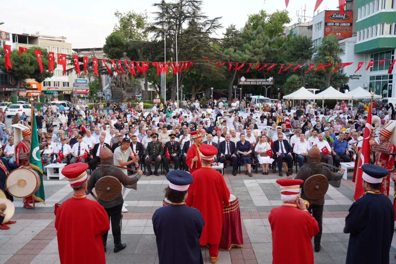 Orhangazi Cumhuriyet Meydanı’nda Binlerin Demokrasiye Sadakat Vurgusu