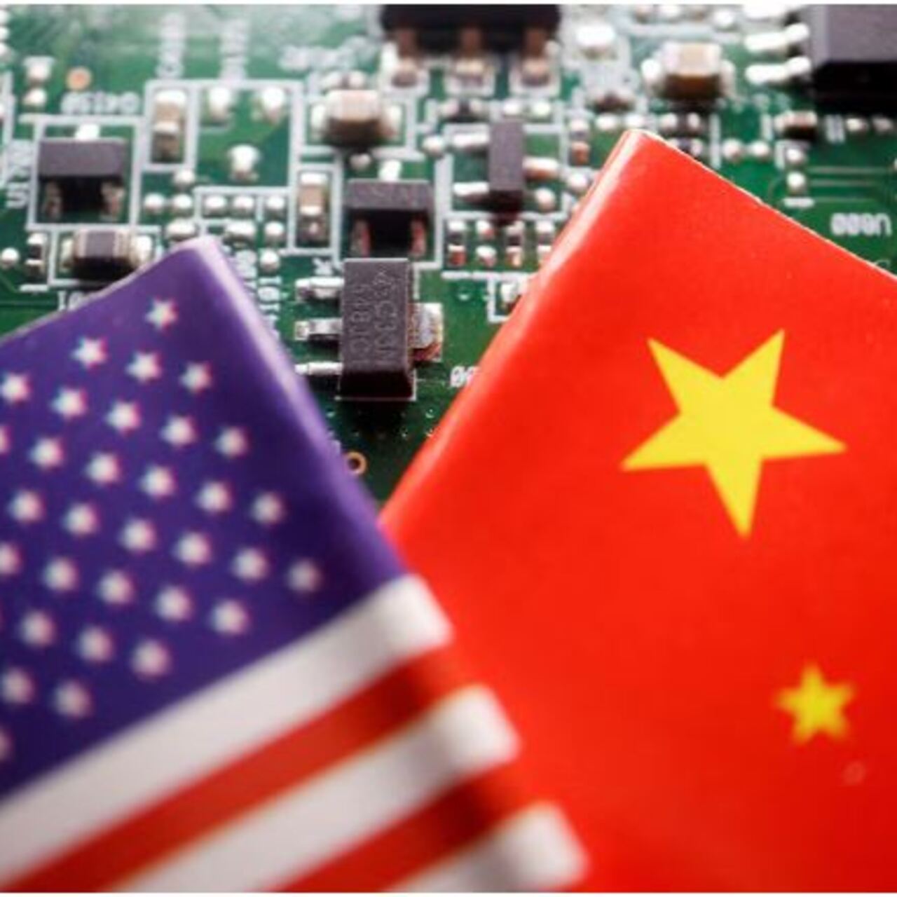 Trump teknoloji ihracat kısıtlamalarını askıya aldı