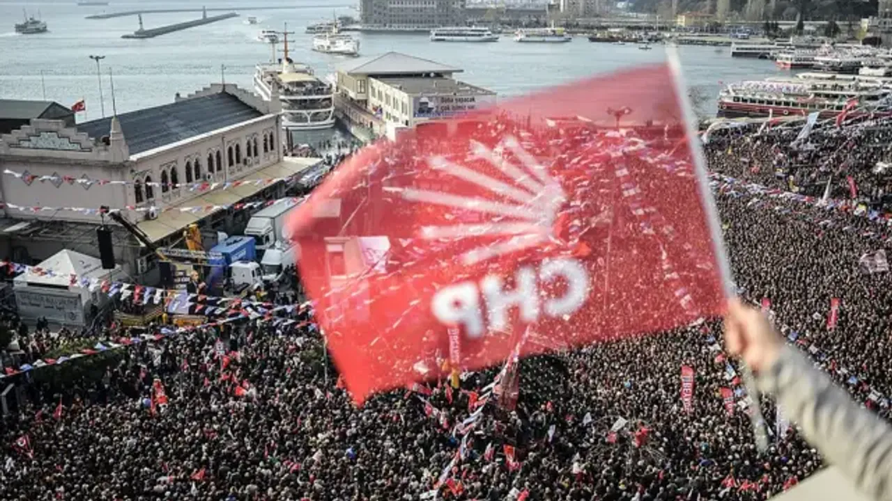 CHP Uşak’ta çifte istifa!