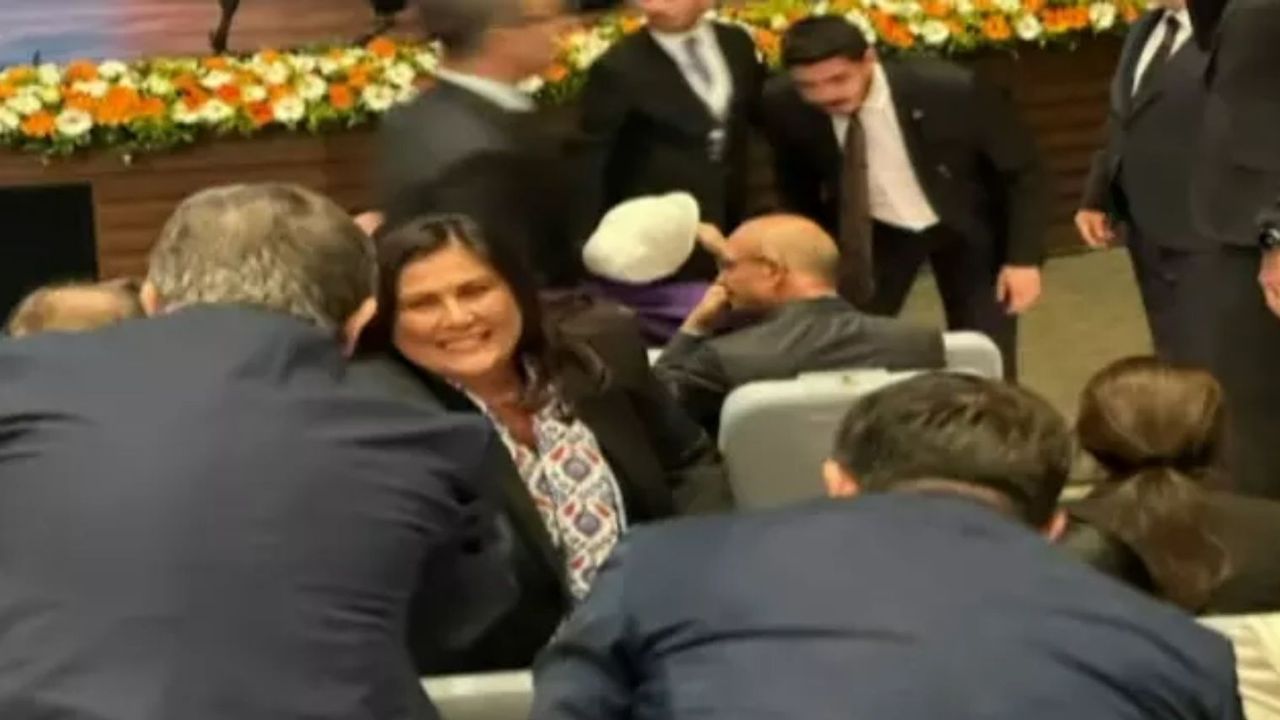 CHP’den istifa eden Çerçioğlu AK Parti binasında