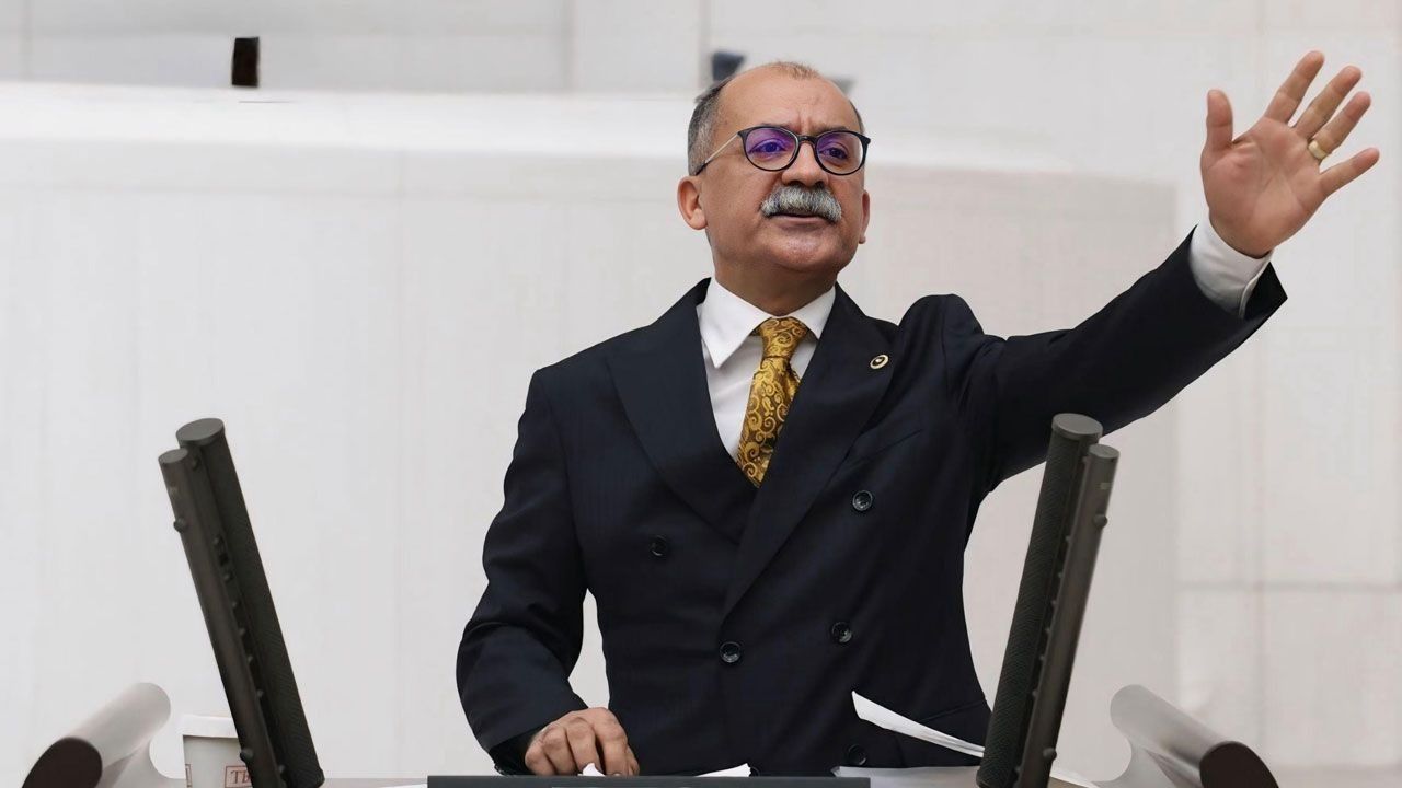 CHP’li Arslan’dan Kadın Kolları Başkanı Kaya’ya sert tepki: “Yakınlık görüntüleri kabul edilemez”