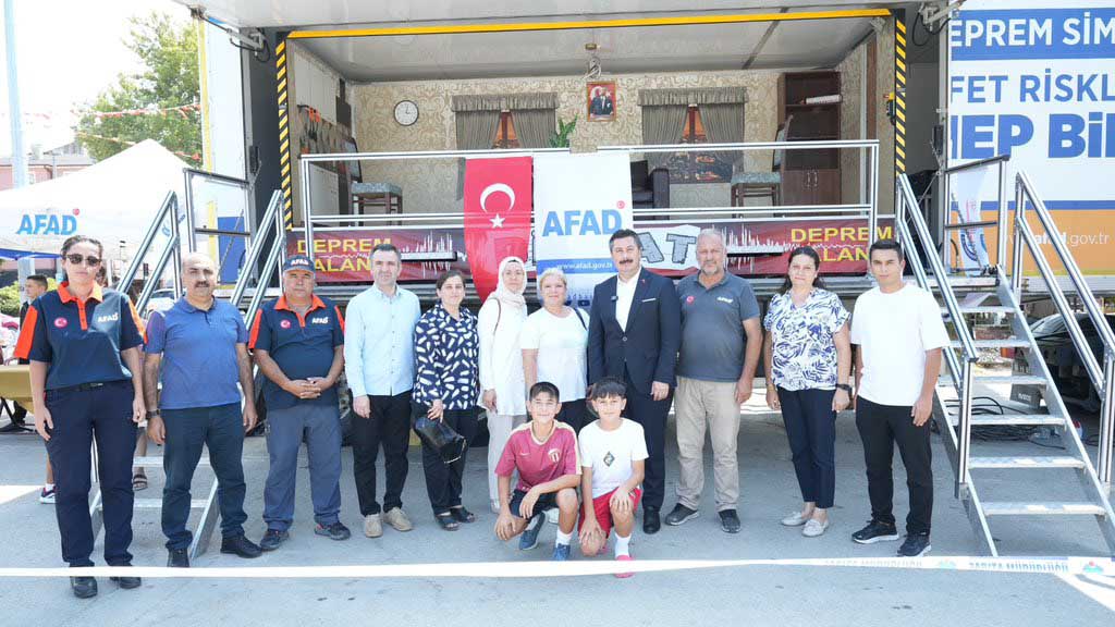 DEPREM SİMÜLASYON TIRI’NA YENİŞEHİRLİLERDEN YOĞUN İLGİ