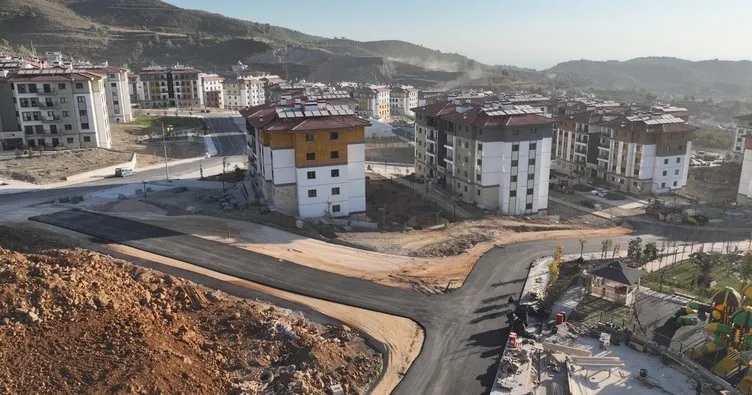 Deprem konutları için 36 milyar liralık yol yatırımı