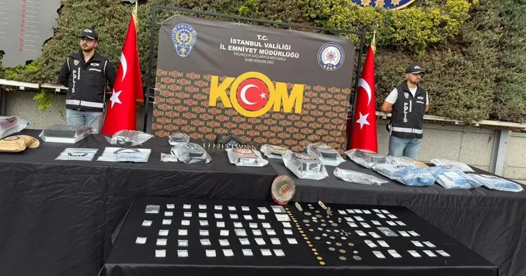 İşte çifte baskında ele geçirilen pırlantalar… Değeri 1.5 milyar liradan fazla…