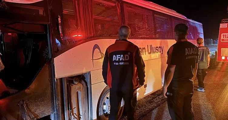 Kayseri’de feci kaza: Yolcu otobüsü refüjdeki ağaçlara çarptı! 1 ölü 13 yaralı