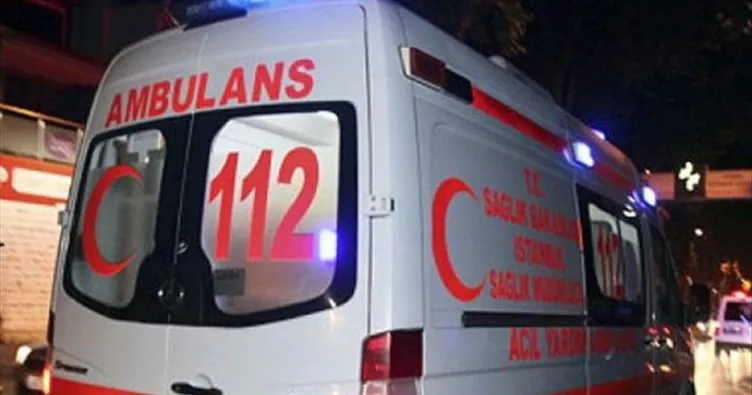 Minibüs motosikletliyi ezip geçti