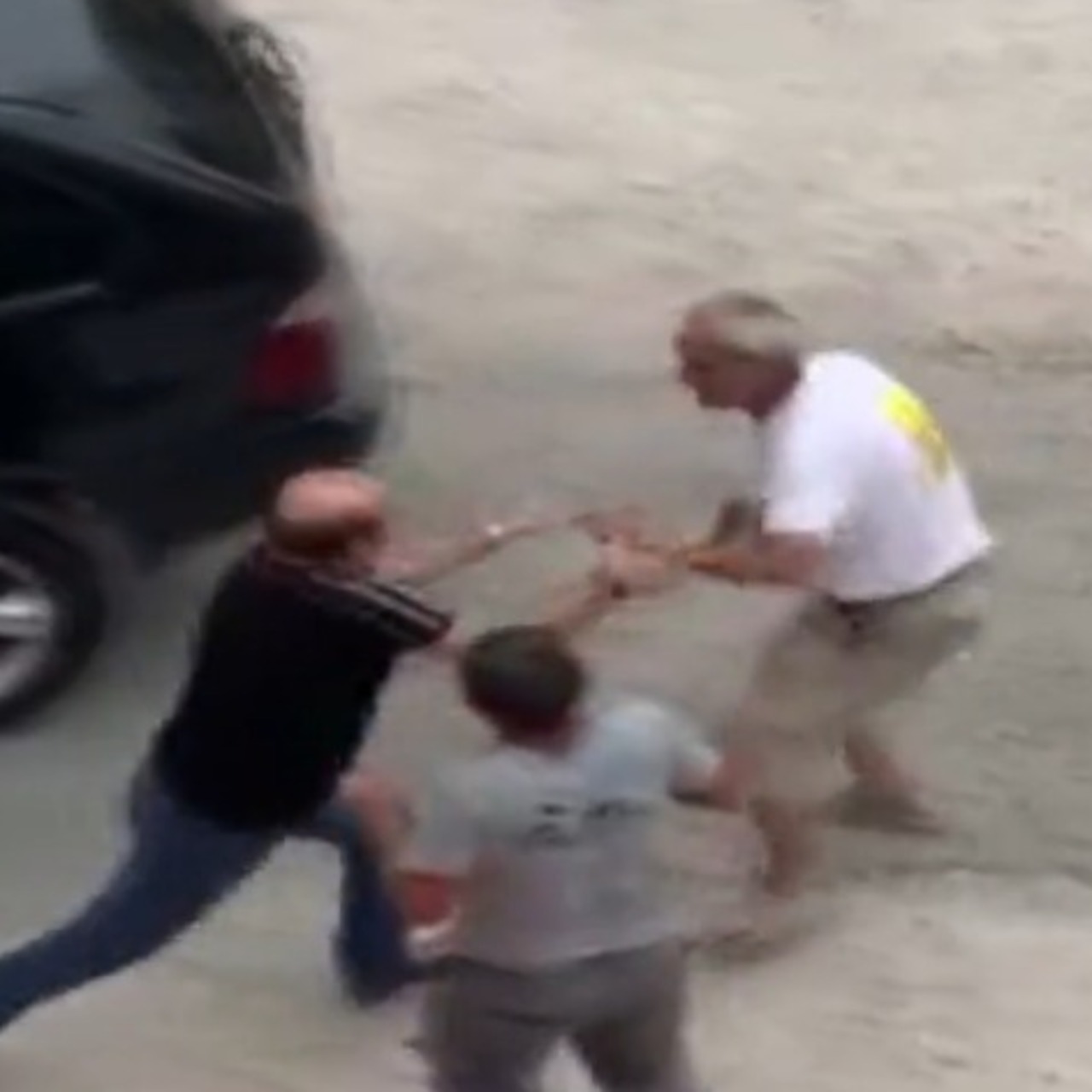 Otoparkta silahlı kavga!