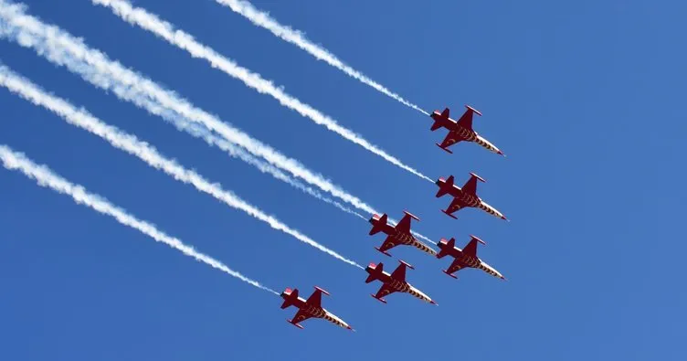 Türk yıldızları Ahlat semalarında nefes kesti