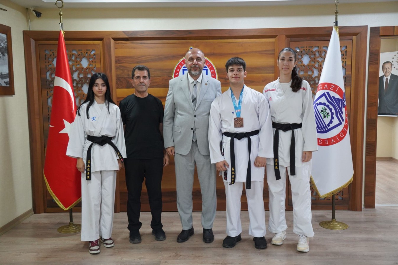 Türkiye Şampiyonası’na Gurur Yürüyüşüne Başlayan Karatecilerden Aydın’a Ziyaret