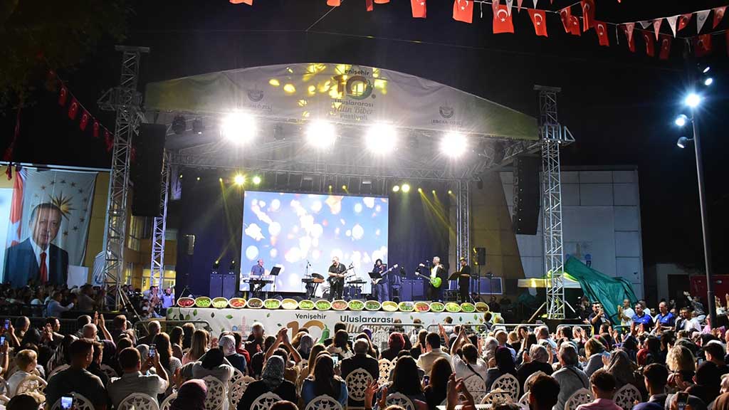 10’NCU ULUSLARARASI ALTIN BİBER FESTİVALİ ÜMİT BESEN VE PAMELA KONSERİ İLE SONA ERDİ