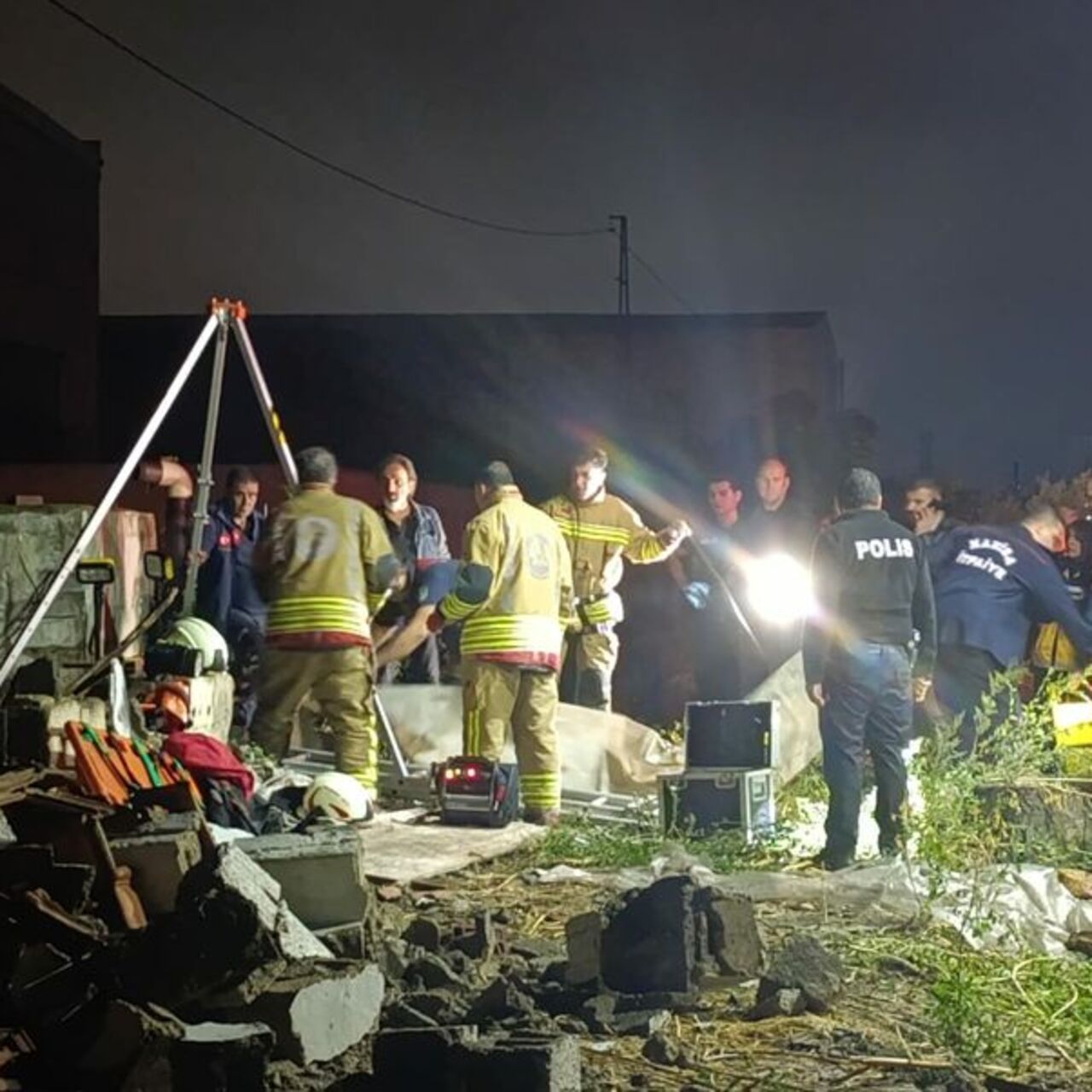 30 metrelik kuyuda ölü bulundu