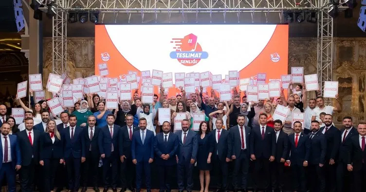 Birevim, İzmir’de 800’den fazla ailenin katılımıyla teslimat şenliği düzenledi