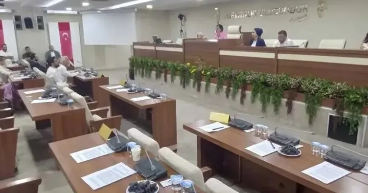 CHP’li Karabağlar Belediye Başkanı Helil İnay Kınay’a soğuk duş!