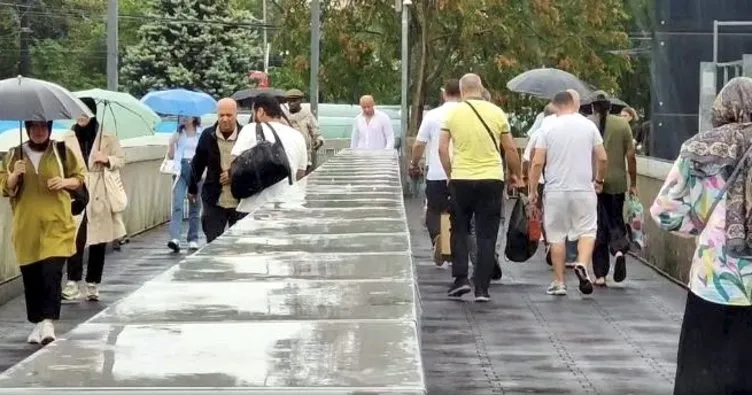 İstanbul’lular yağmurla serinledi! Trafik yoğunlaştı maddi hasarlı kazalar meydana geldi