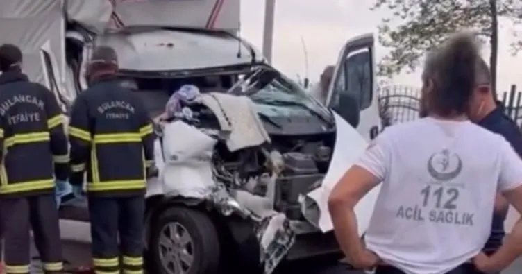 Kamyonet, TIR’a çarptı: 1 ölü,1 yaralı