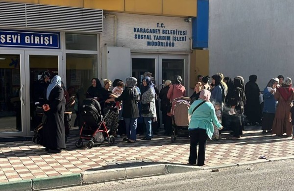 Karacabey Belediyesi’nden öğrencilere kırtasiye çeki desteği