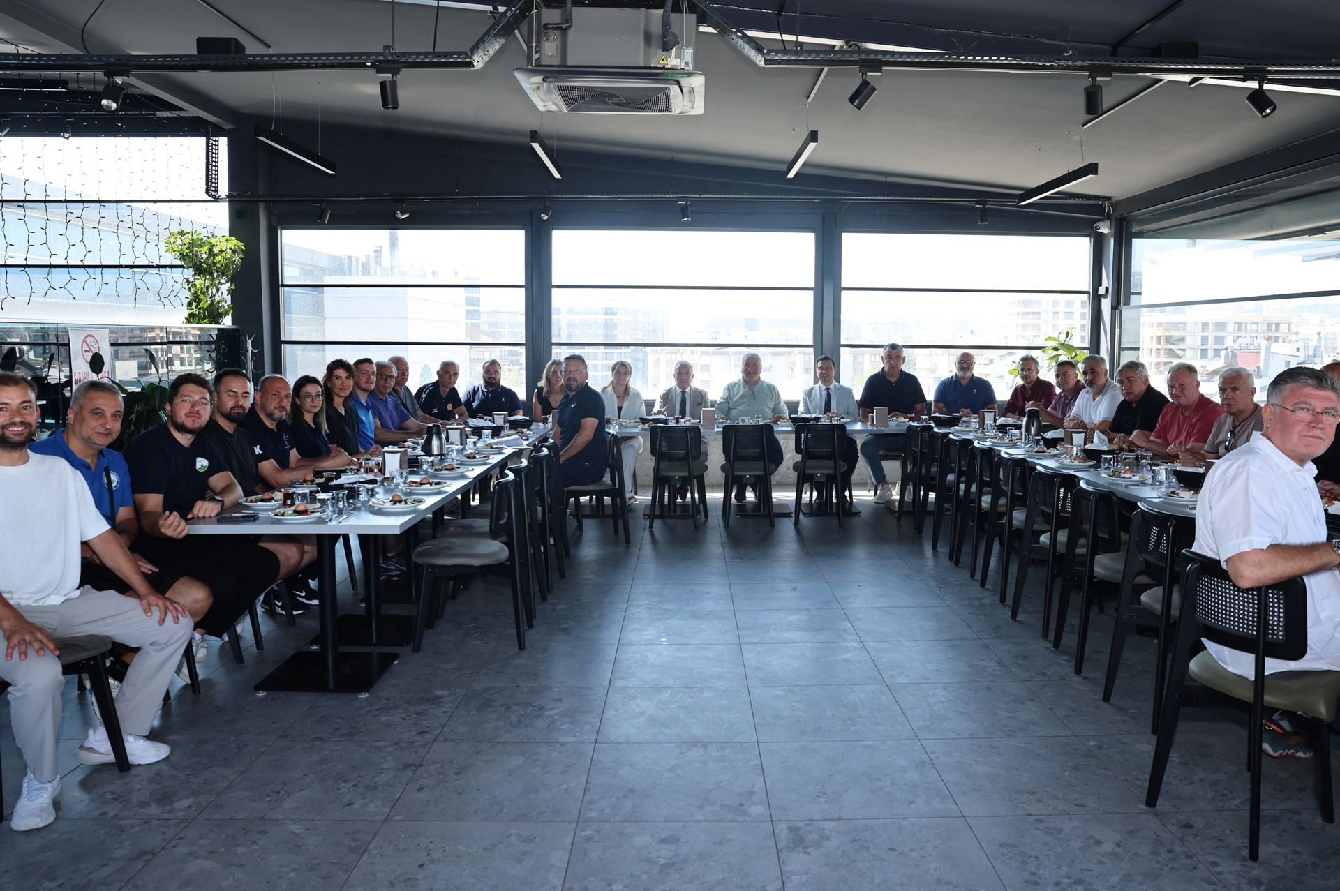 Nilüfer Belediyespor Kulübü Bursa voleyboluna yön verenlerle buluştu