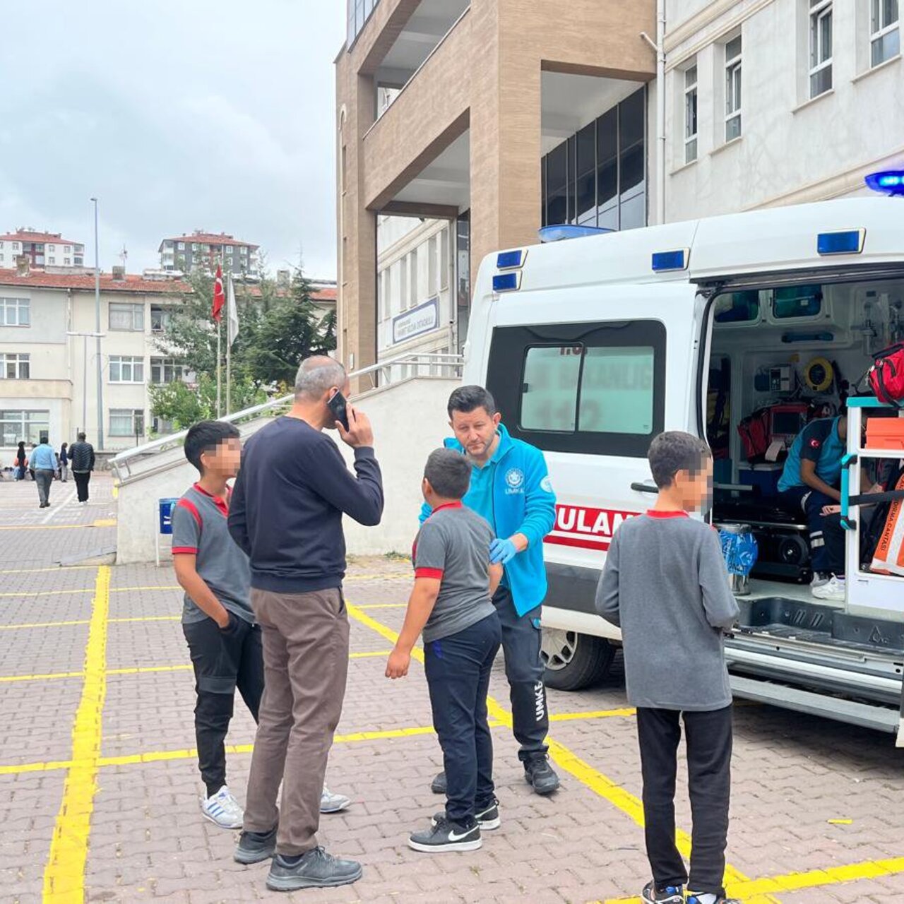 Okulda yanlışlıkla çalınan alarm izdihama neden oldu!