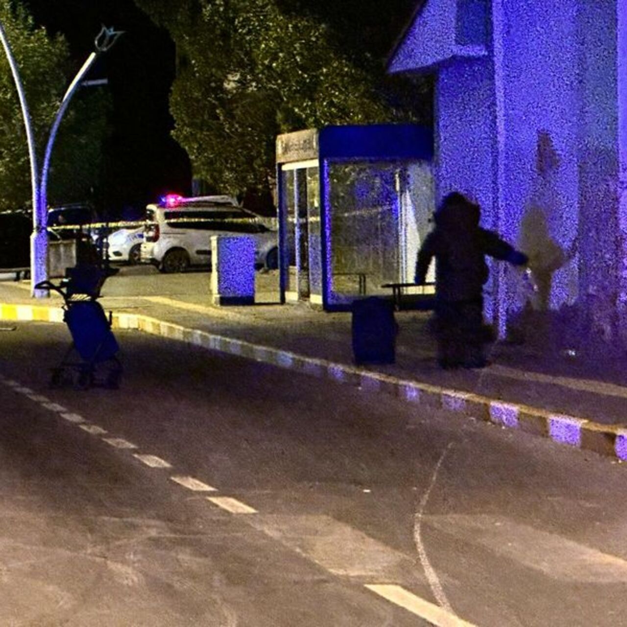 Otobüs durağında şüpheli çanta paniği