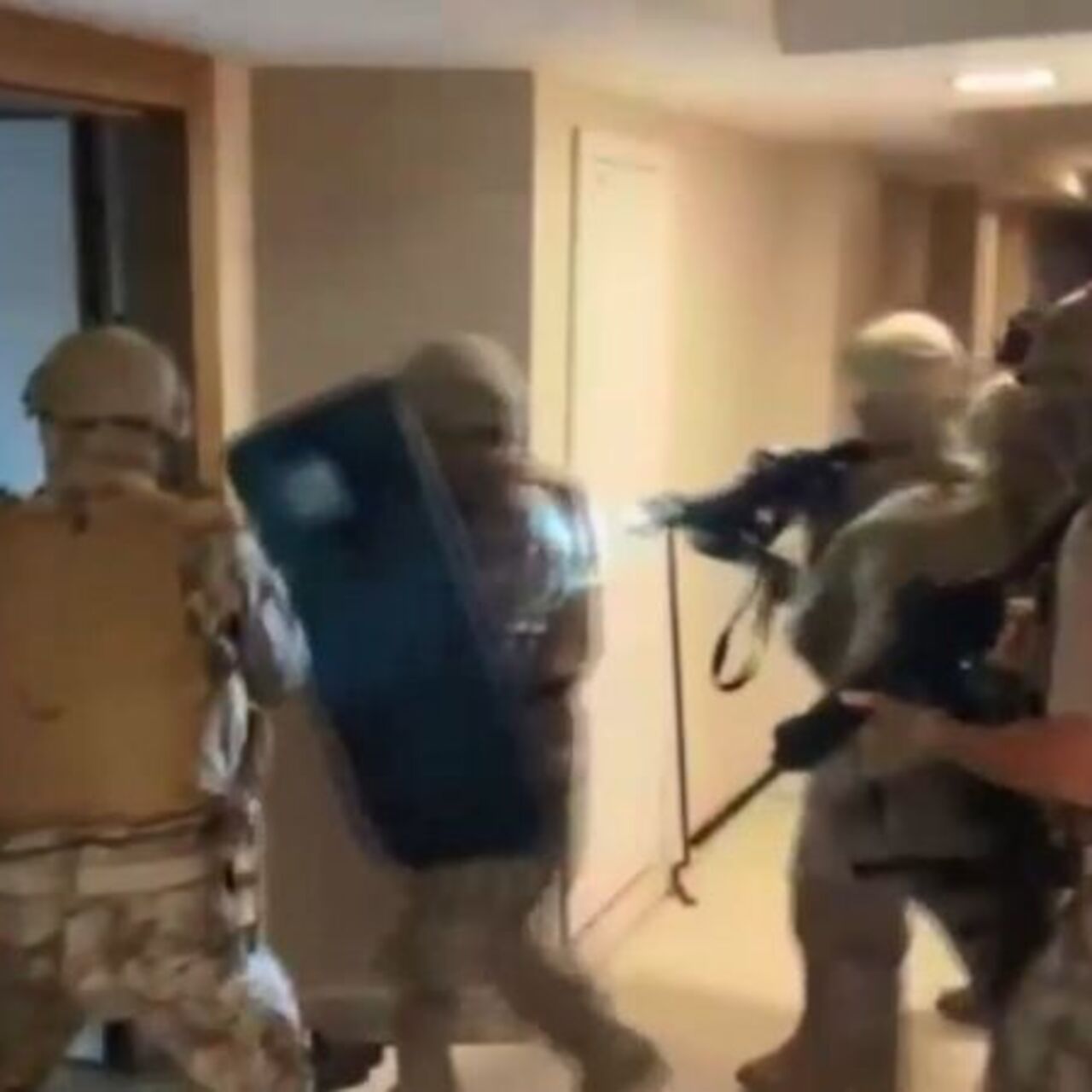 Pankartlı tehdide 6 gözaltı