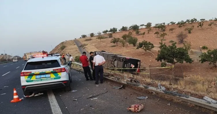 Şanlıurfa’da feci kaza: Yolcu otobüsü devrildi: 40 yaralı!
