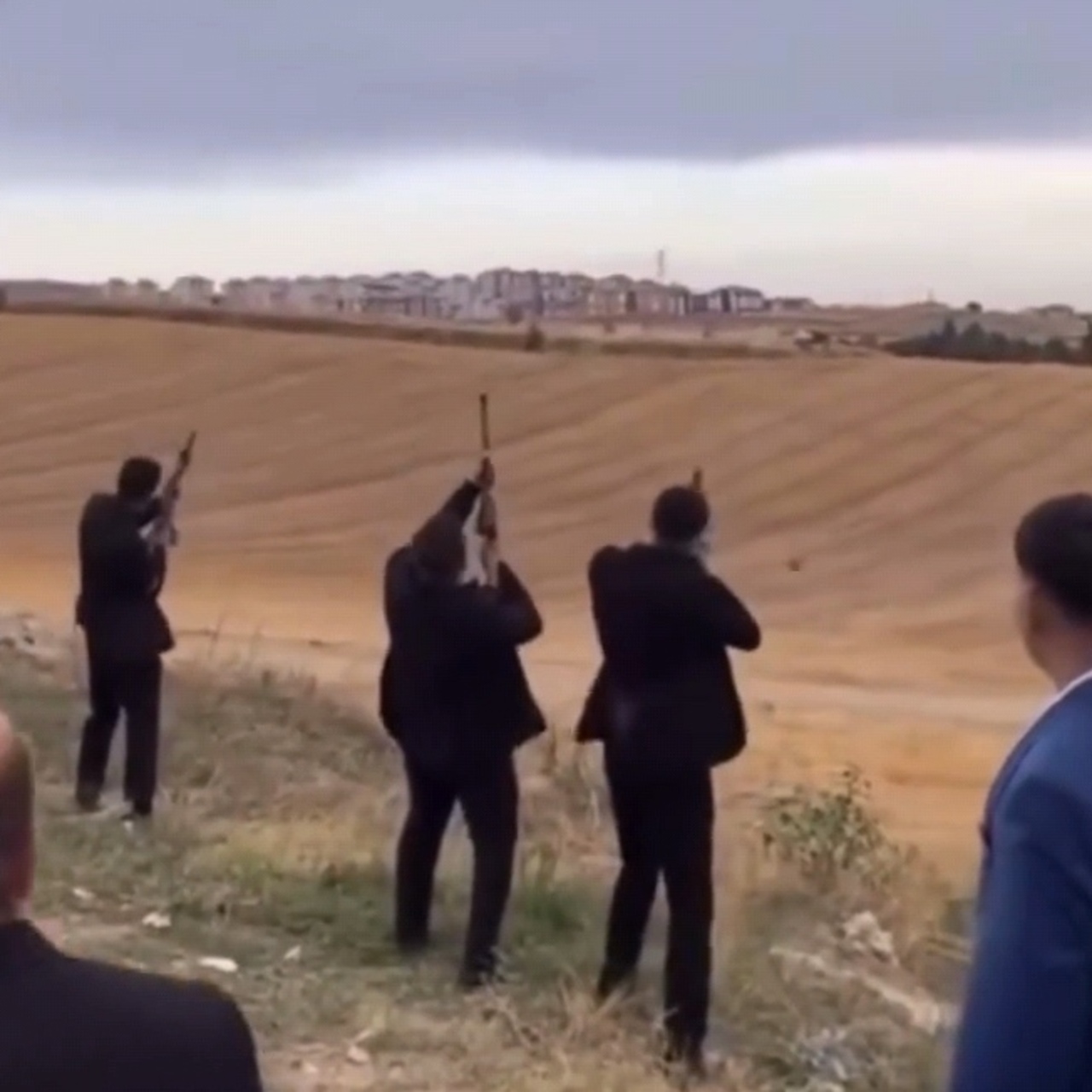 Tepki çeken görüntünün ardından gözaltına alındılar!