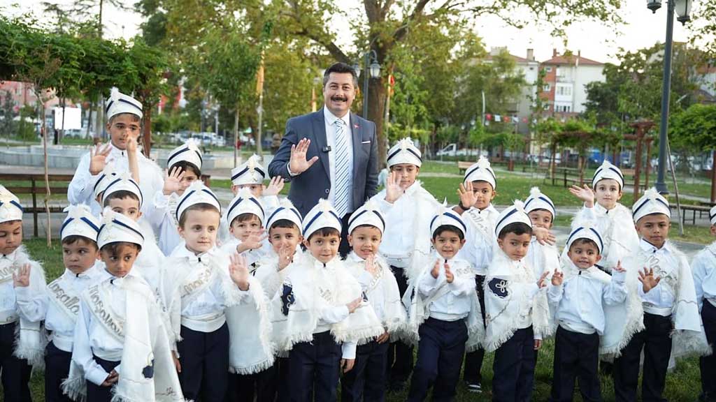 YENİŞEHİR BELEDİYE BAŞKANI ERCAN ÖZEL: ‘BEŞİKTEN MEZARA KADAR YANINIZDAYIZ’