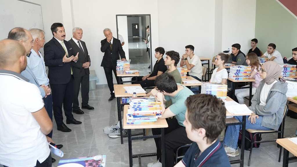 YENİŞEHİR BELEDİYESİ’NDEN ÜNİVERSİTE HAZIRLIK ÖĞRENCİLERİNE EĞİTİM DESTEĞİ