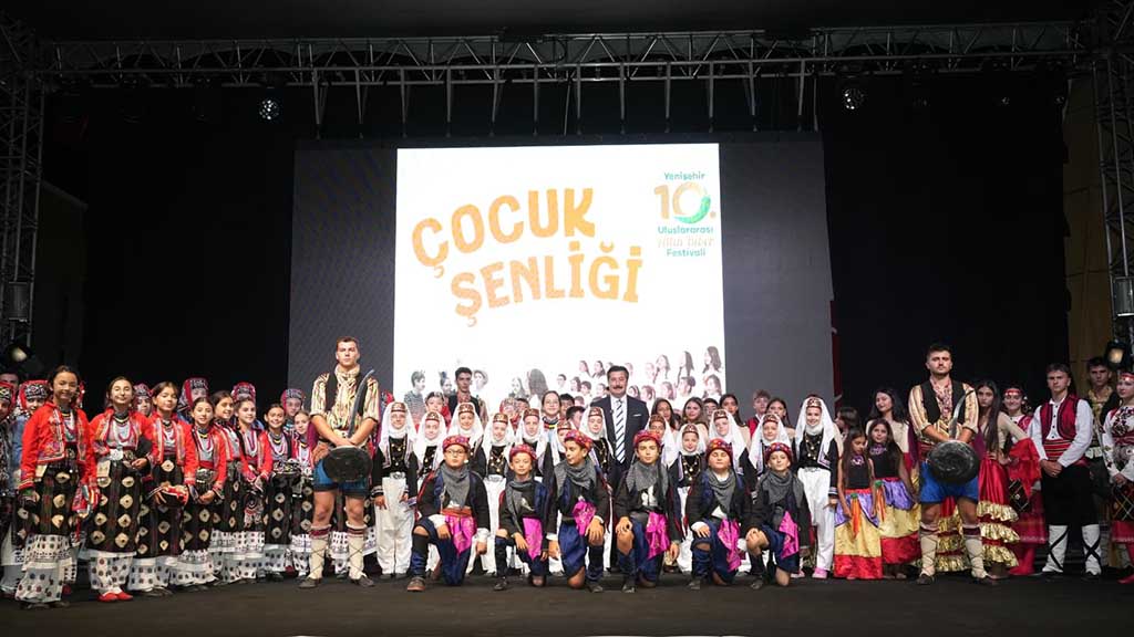 YENİŞEHİR’DE ÇOCUKLAR FESTİVAL SAHNESİNDE