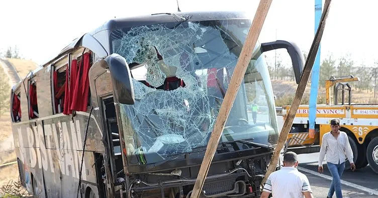 Yolcu otobüsü devrildi! 40 kişi yaralandı