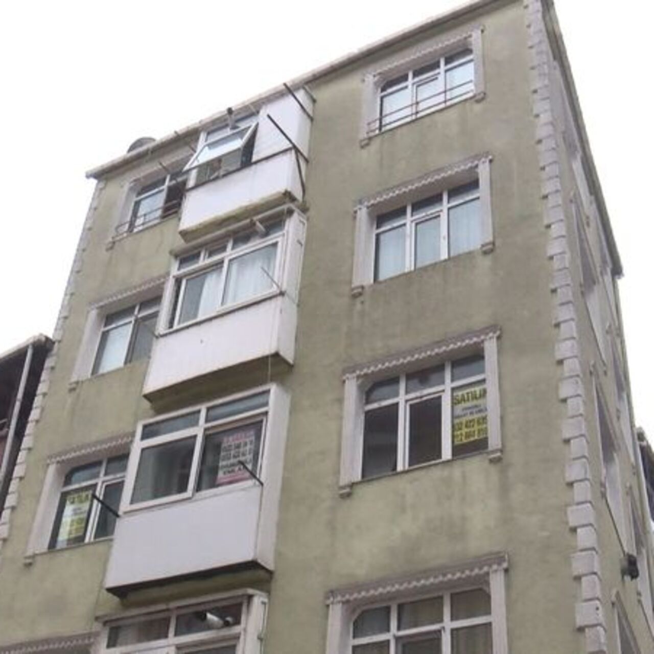 5’inci kattan düşen kadın hayatını kaybetti!