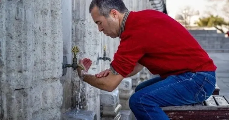 Abdest Nasıl Alınır? Kadın ve Erkek İçin Abdest Alınışı Adımları