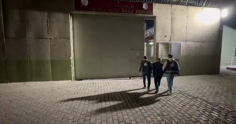 Ağrı’da düzensiz göçmen taşıyan tırda 16 göçmen yakalandı