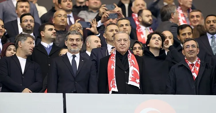Başkan Erdoğan Türkiye-Gürcistan maçını statta takip etti