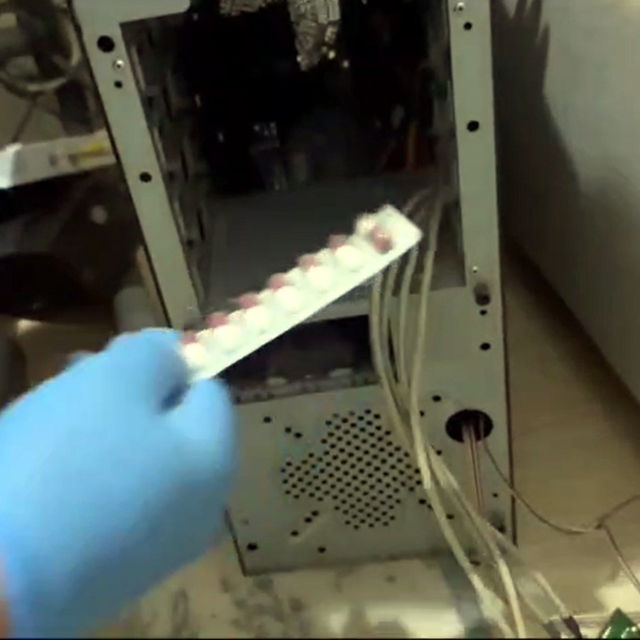 Bilgisayar kasası zula çıktı