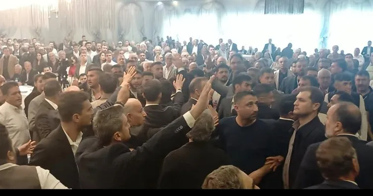 CHP kongresinde yumruklar konuştu