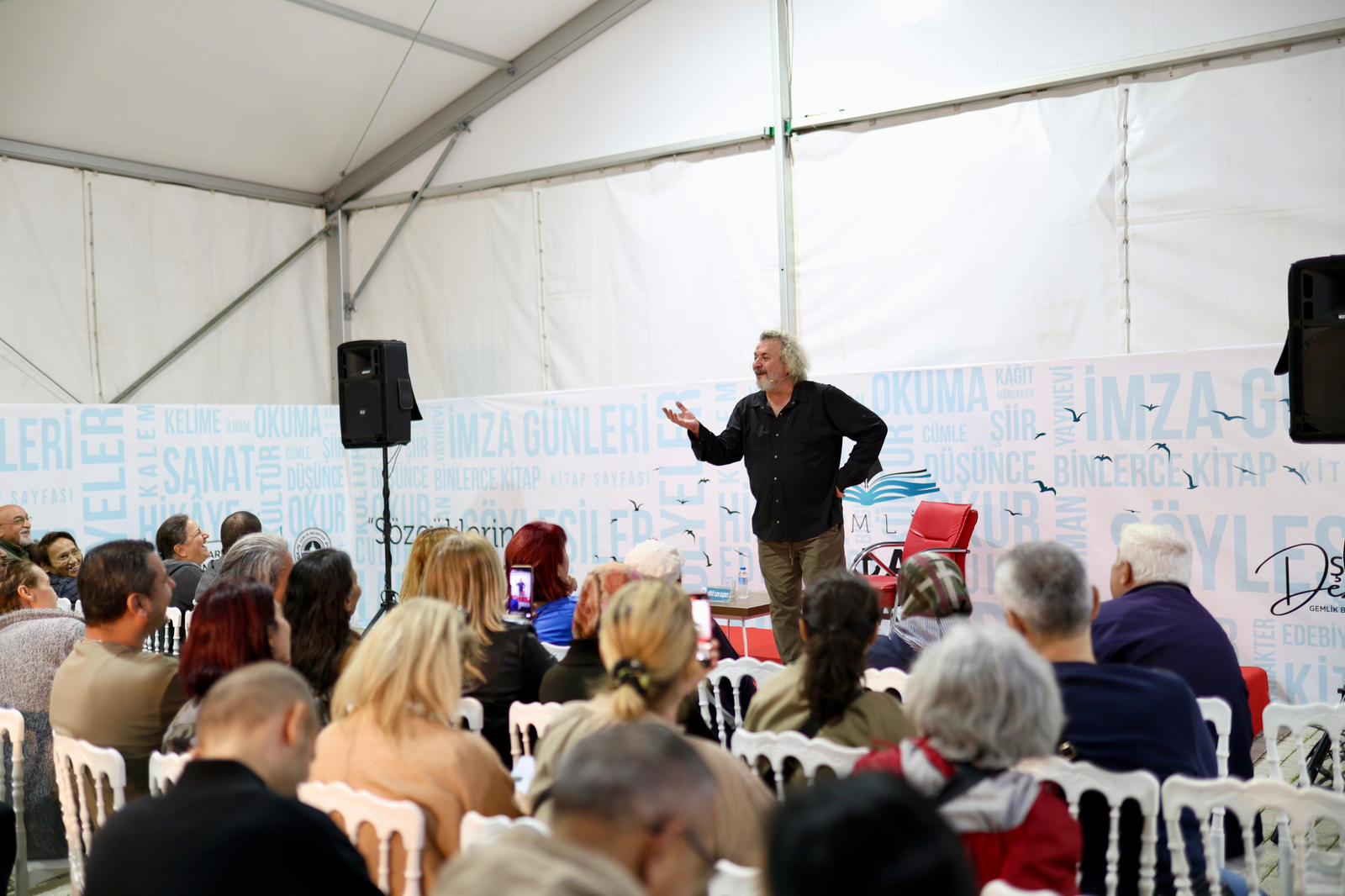 Gemlik Kitap Limanı’nda Müfit Can Saçıntı’dan Kahkaha Dolu Bir Akşam