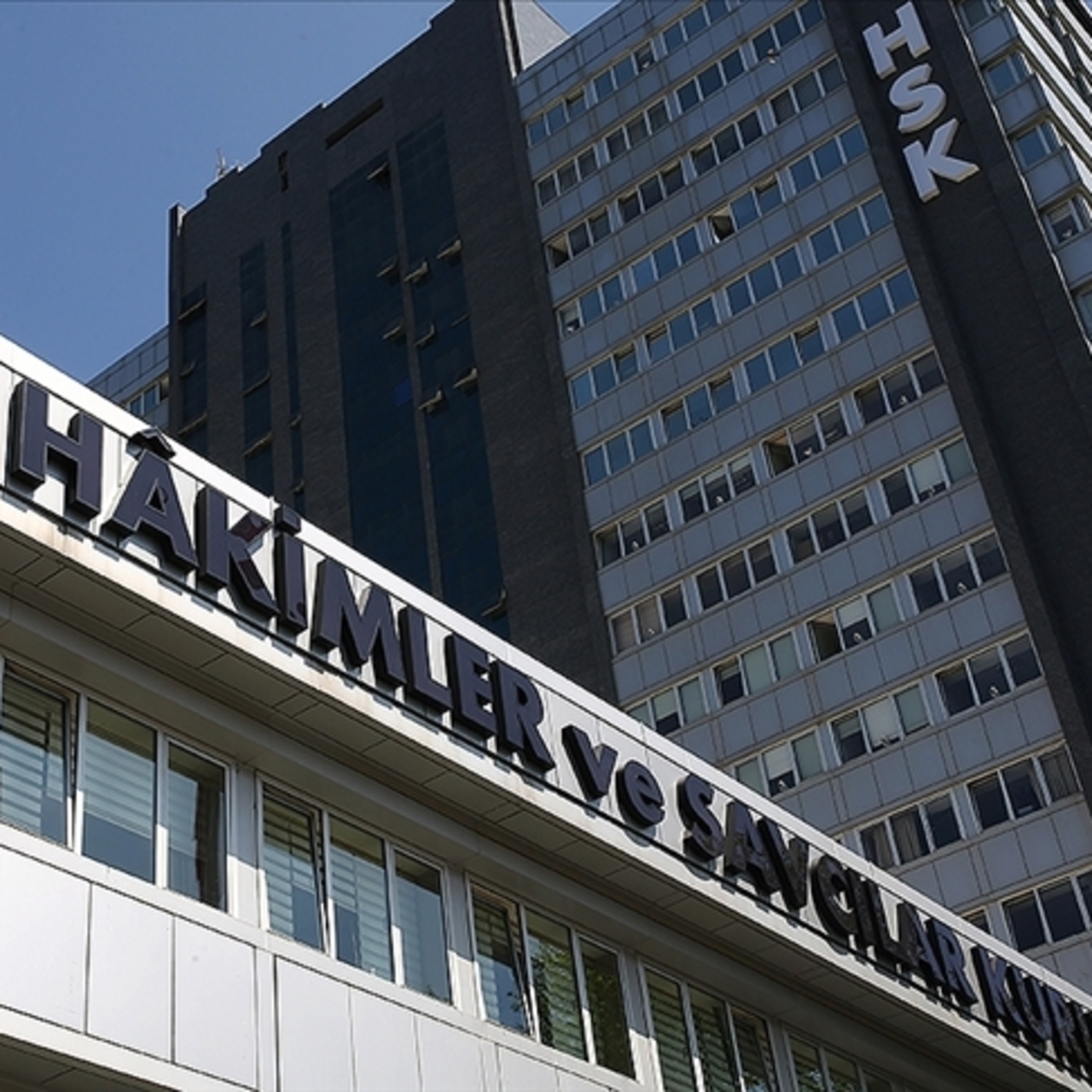 HSK’dan 9 kişilik ara kararname