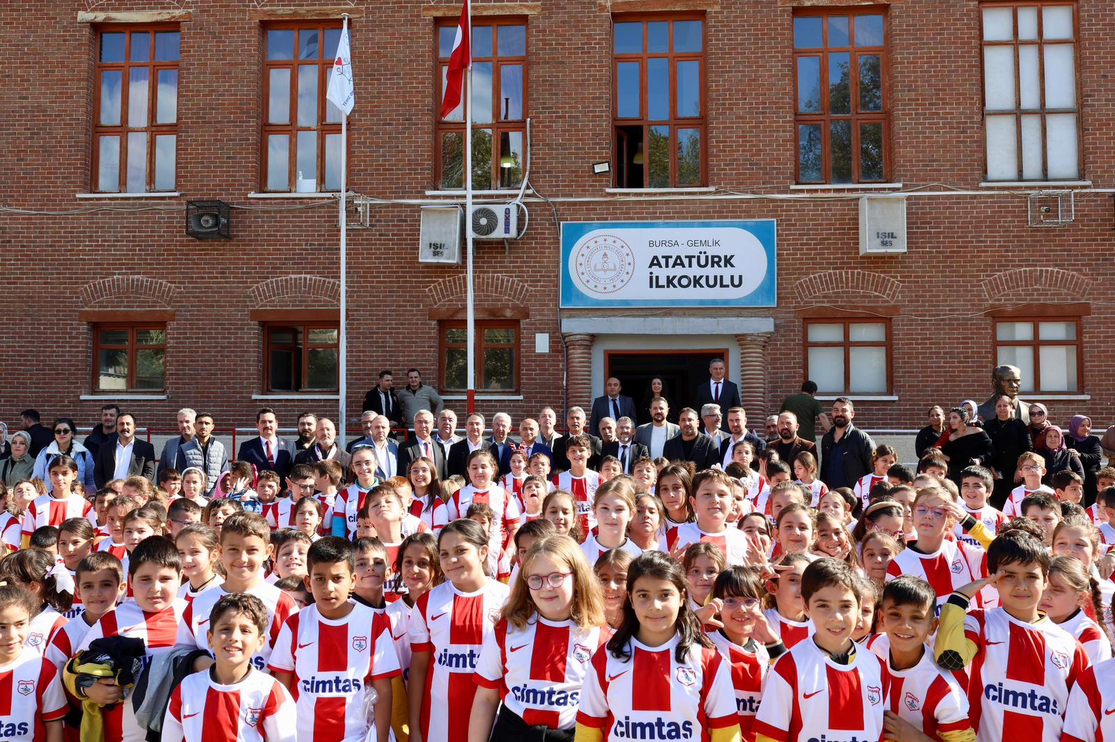 Kentimizin Gururu Gemlikspor’dan Miniklere Anlamlı Sürpriz