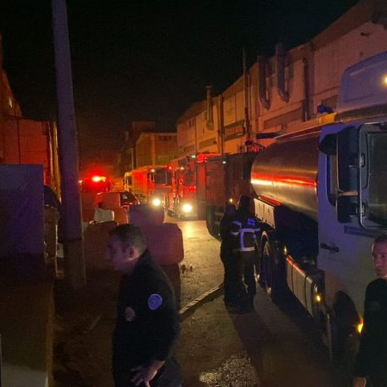 Mobilya imalathanesinde yangın çıktı