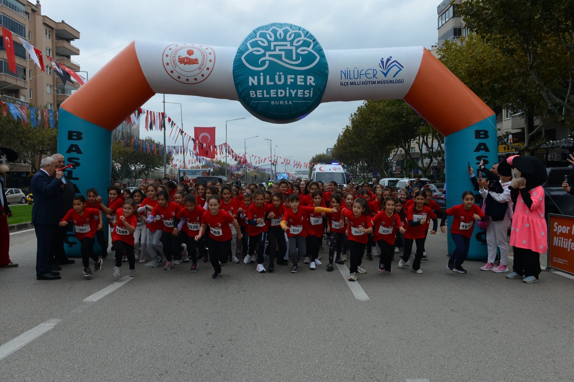 Nilüfer’de binden fazla öğrenci Cumhuriyet için koştu