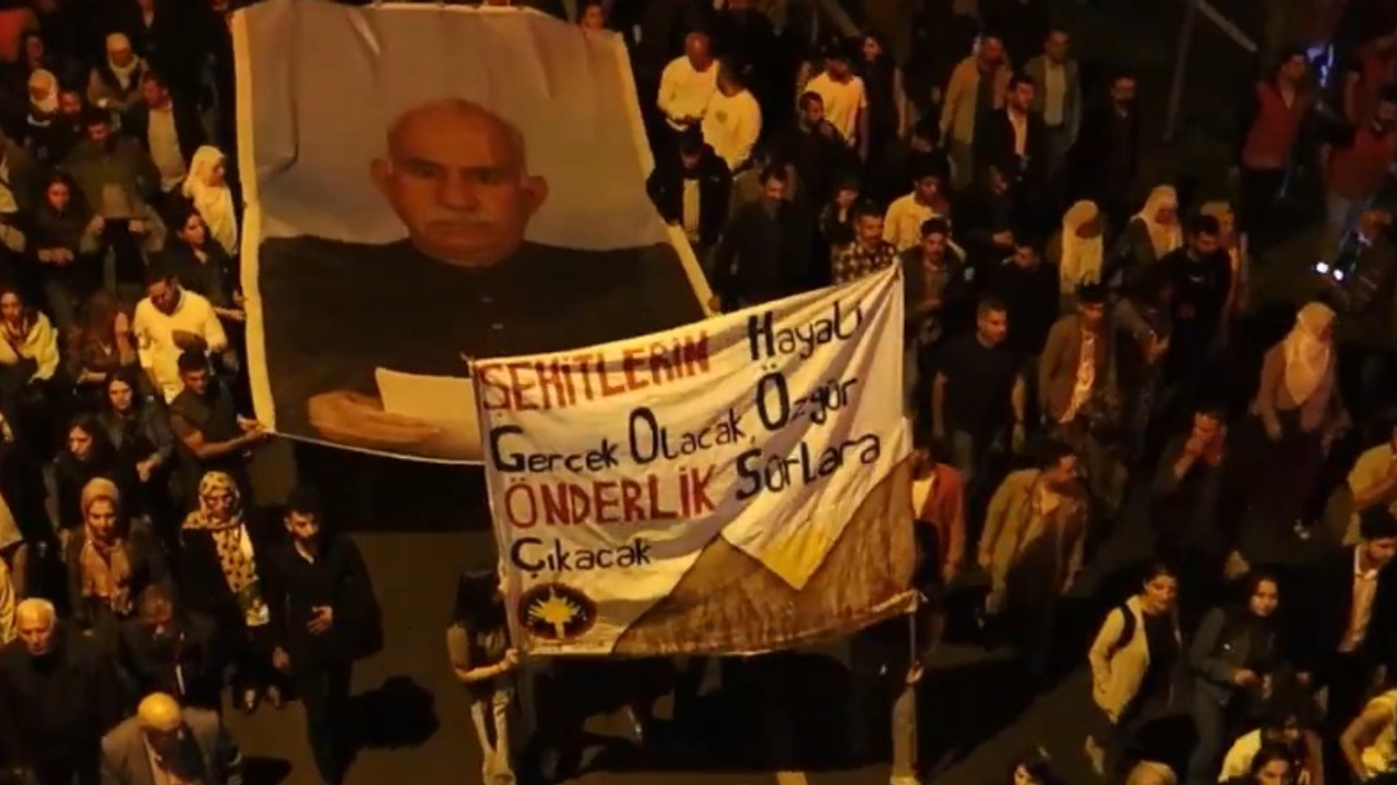 “Öcalan’a özgürlük” yürüyüşünde eylemciler polise “Düşman” dedi!