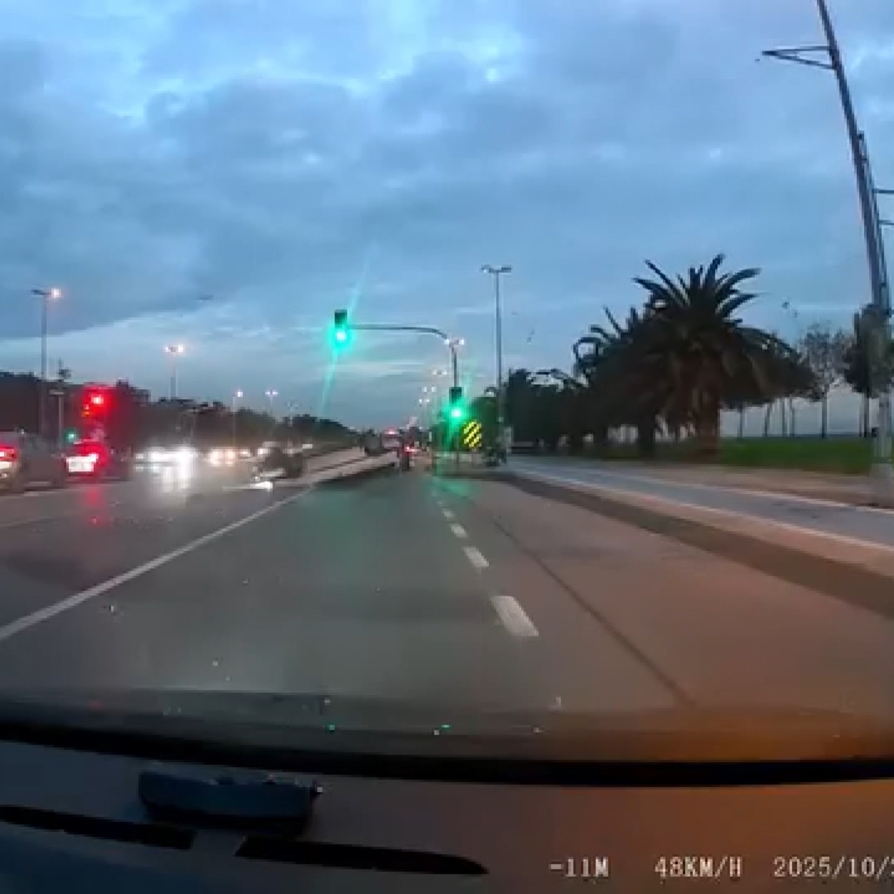 Önce makas sonra takla attı!