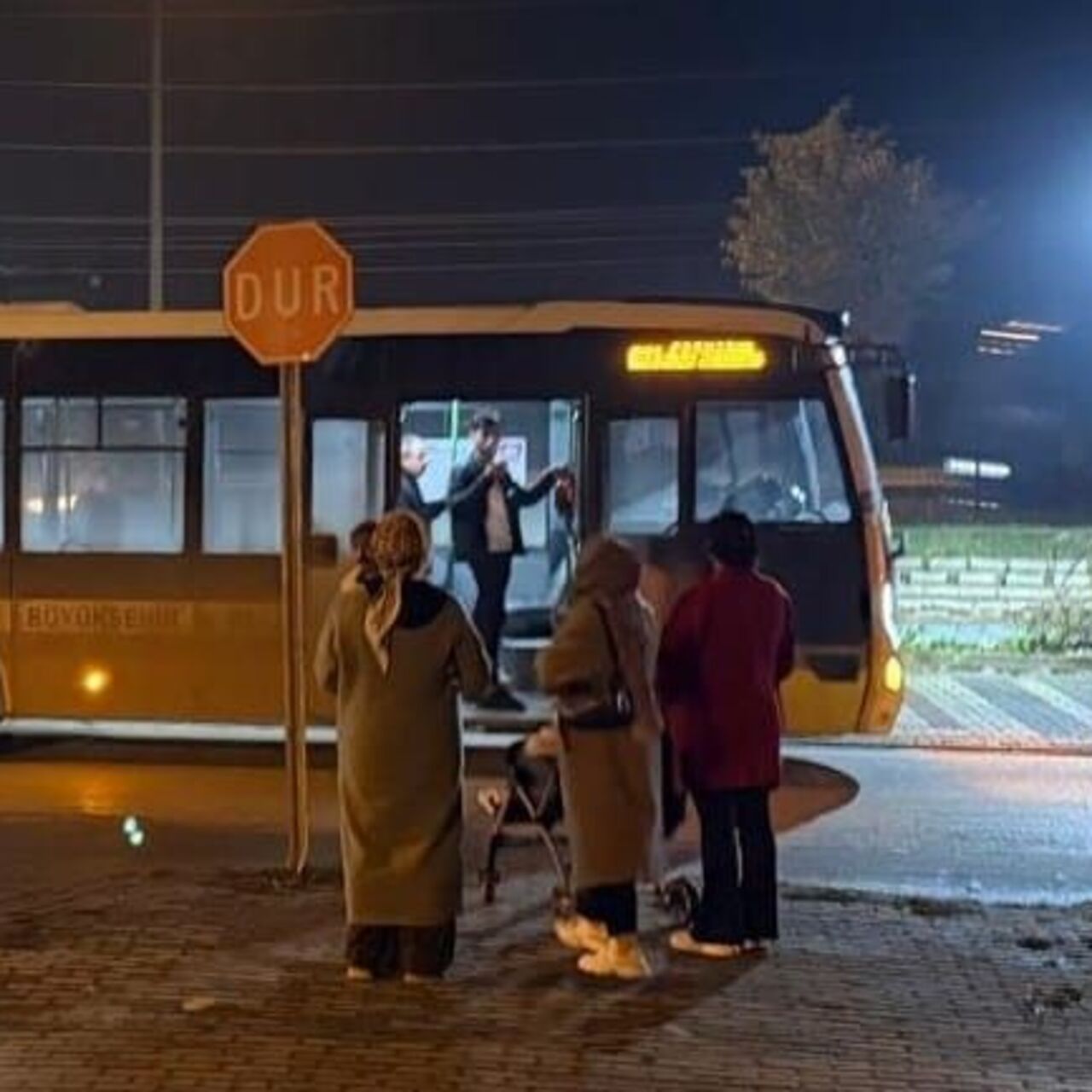 Özel halk otobüsü yayaya çarptı