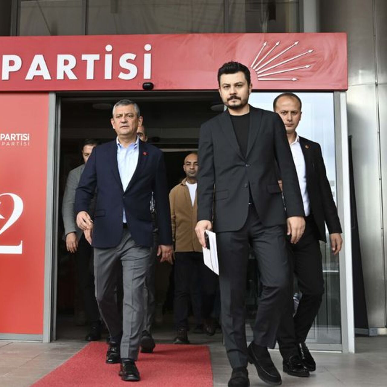 Özel’den eski genel başkanlara 29 Ekim telefonu