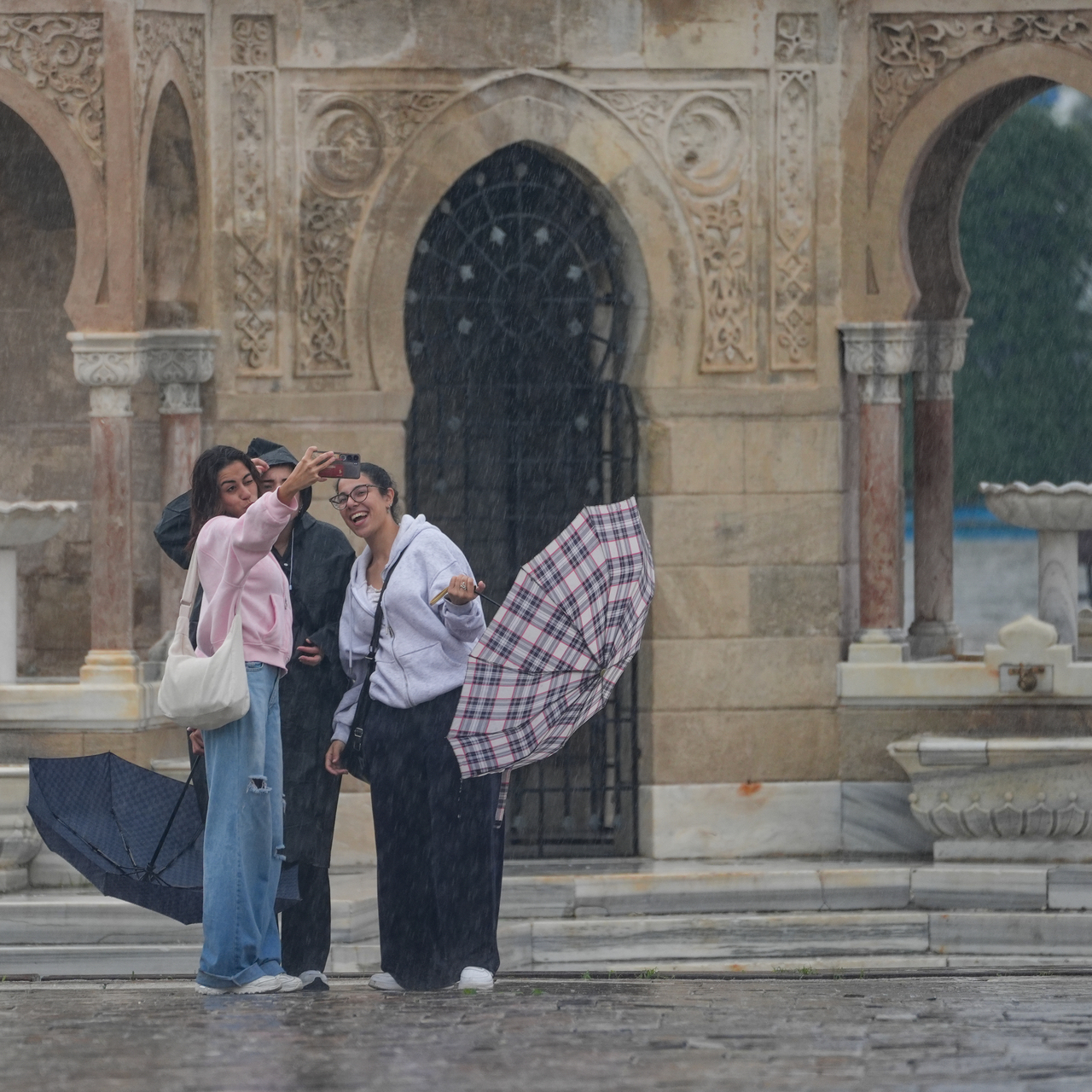 Sağanak yağmur uyarısı! Bu bölgeler dikkat