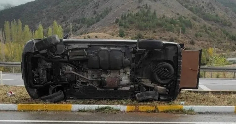 Sivas’ta minibüs devrildi! 2 yaralı