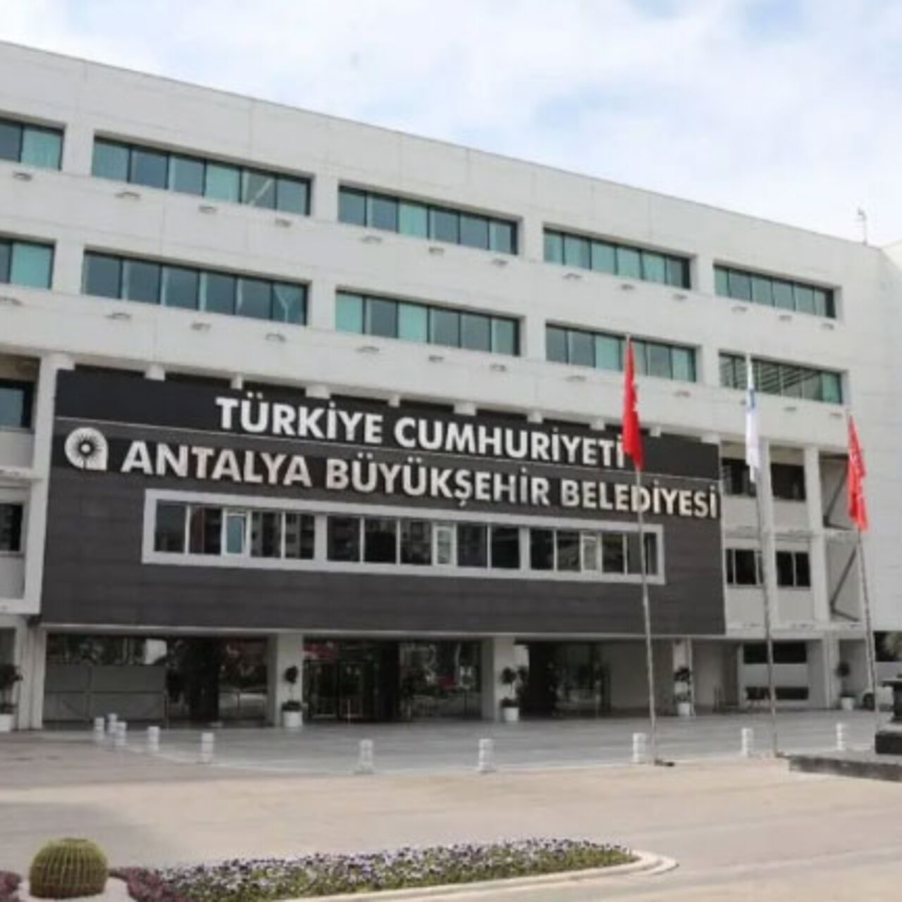 Antalya Büyükşehir’de rüşvet soruşturması: 8 gözaltı